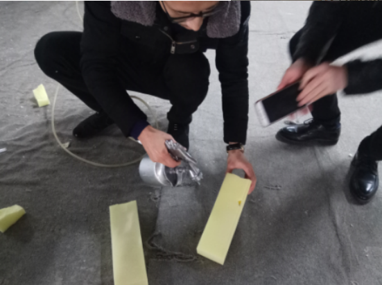 成都三鑫鼎高家具使用一哥海绵净味喷胶