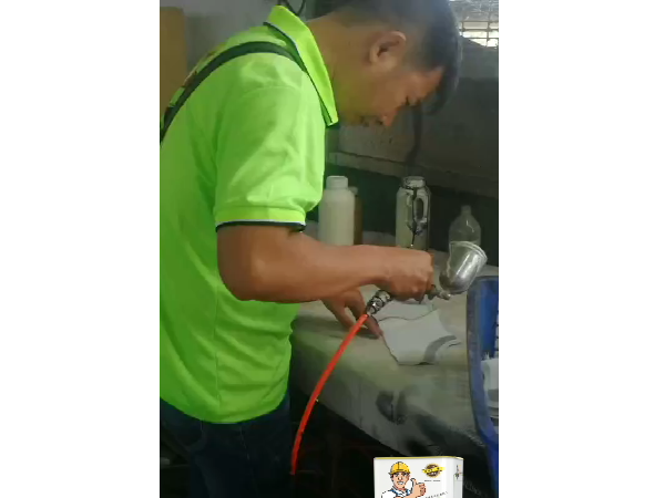 一哥胶水业务亲自喷涂测试获好评